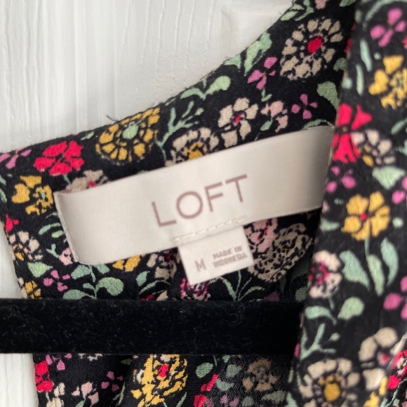 Loft Floral Romper Size M - Picture 3 of 3